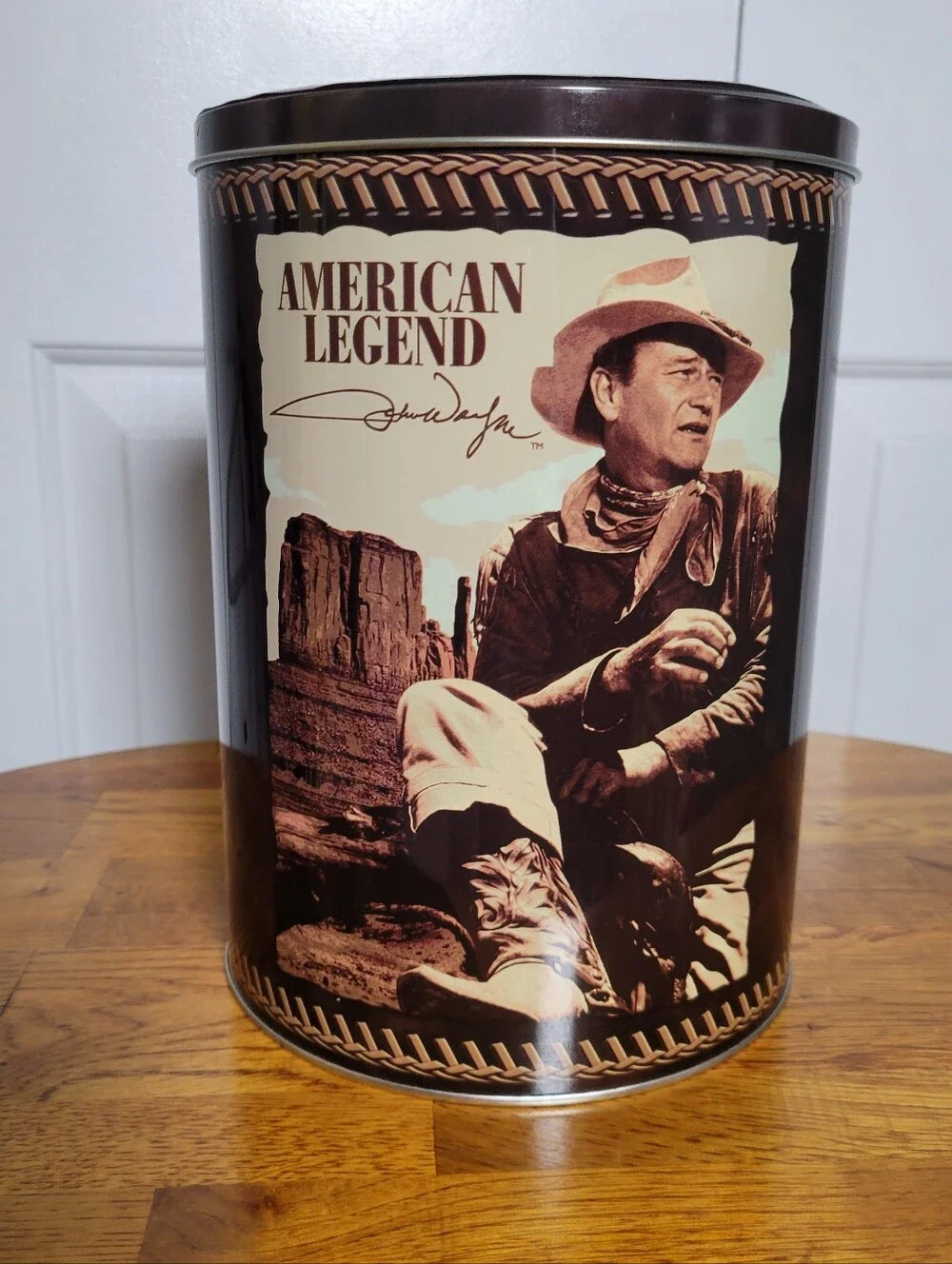 John Wayne - American Legend Decorative Tin and Throw